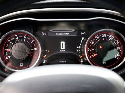 Used 2016 Dodge Challenger SXT image 15