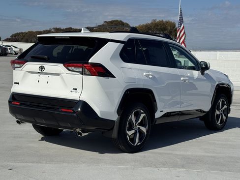 New 2025 Toyota RAV4 SE image 13
