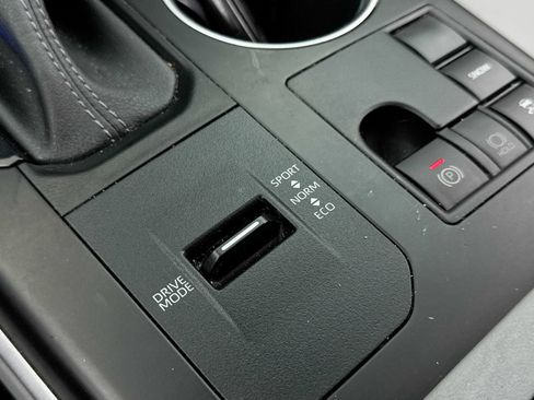 Used 2023 Toyota Highlander XLE FWD image 8