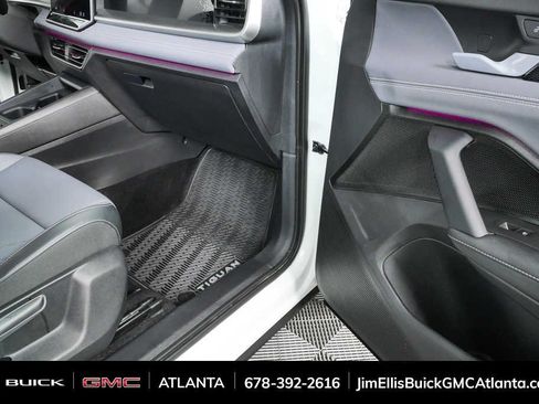 Used 2026 Volkswagen Tiguan SE R-Line FWD image 25