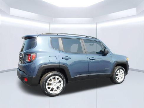 Used 2023 Jeep Renegade Latitude w/ Premium Group AWD/4WD image 3