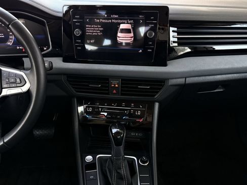Used 2025 Volkswagen Jetta SE FWD image 18