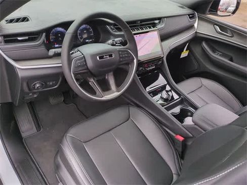 New 2025 Jeep Grand Cherokee L Limited w/ Black Appearance Package image 10