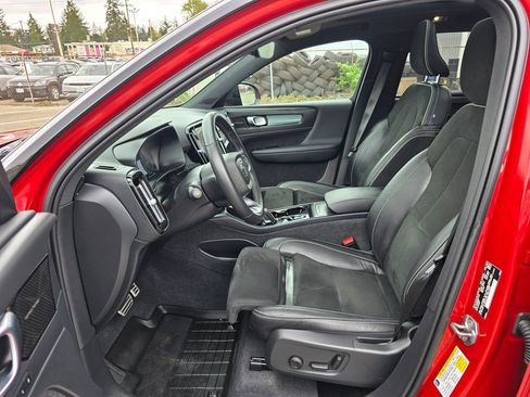 Used 2022 Volvo XC40 T5 R-Design w/ Advanced Package AWD/4WD image 19