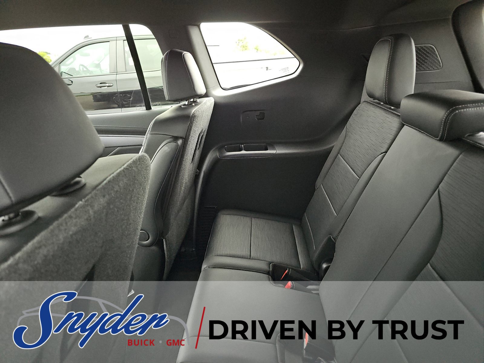 Used 2025 Buick Enclave Sport Touring w/ Super Cruise Package FWD image 9