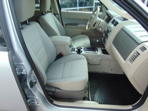 Used 2011 Ford Escape XLT AWD/4WD image 5