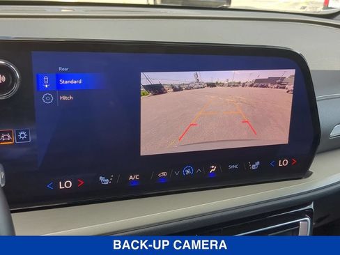 Used 2025 Chevrolet Traverse LT AWD/4WD image 15