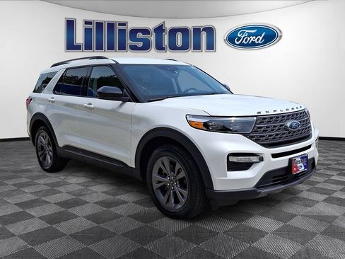 Used 2023 Ford Explorer XLT w/ Equipment Group 202A AWD/4WD image 3