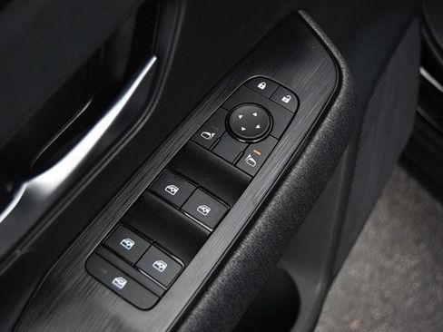 New 2026 Nissan Kicks SV w/ SV Premium Package image 9