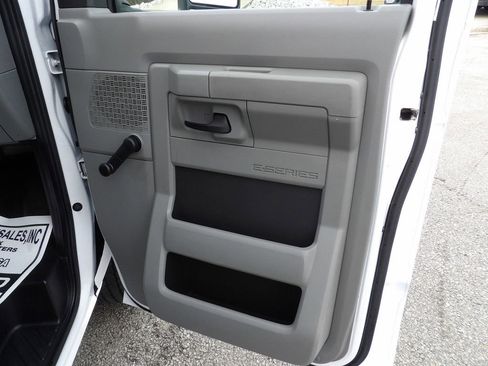 Used 2021 Ford E-350 and Econoline 350 Super Duty image 27