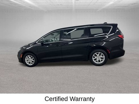 Used 2024 Chrysler Pacifica Touring-L FWD image 9
