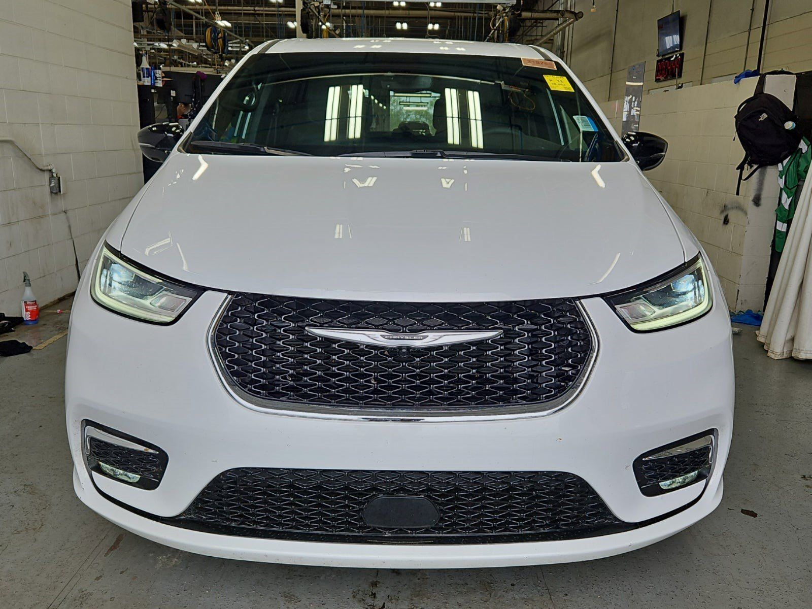 Used 2026 Chrysler Pacifica Select FWD image 3