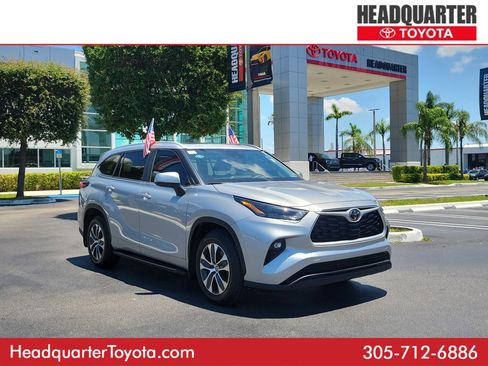 Used 2023 Toyota Highlander XLE FWD image 1