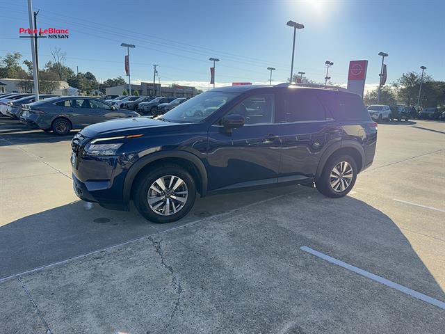 Used 2025 Nissan Pathfinder SL FWD image 4