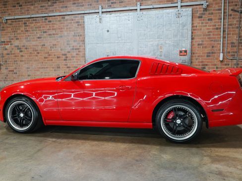 Used 2013 Ford Mustang GT Premium RWD image 5