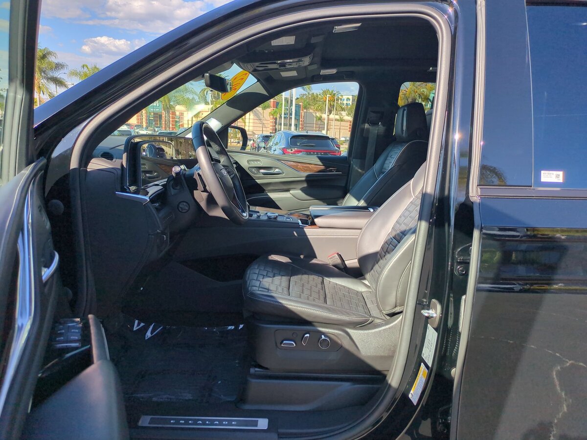 Used 2022 Cadillac Escalade Sport Platinum w/ Heavy-Duty Trailer Package AWD/4WD image 11
