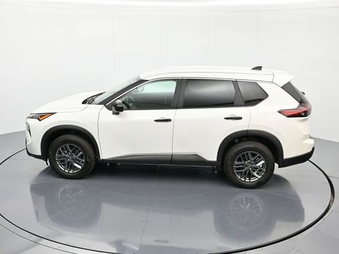 Used 2024 Nissan Rogue S image 34