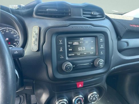 Used 2017 Jeep Renegade Latitude AWD/4WD image 21