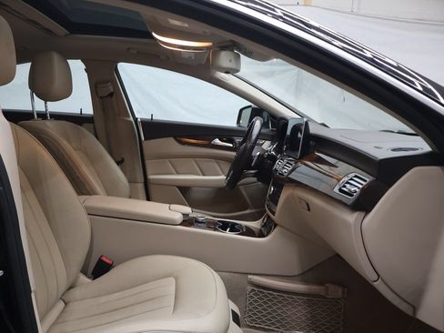 Used 2015 Mercedes-Benz CLS 550 4MATIC w/ Premium Package image 9