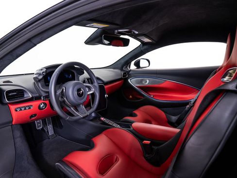 Used 2024 McLaren Artura RWD image 19