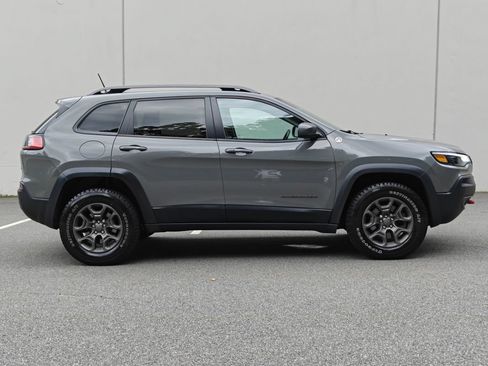 Used 2019 Jeep Cherokee Trailhawk w/ Cold Weather Group AWD/4WD image 2