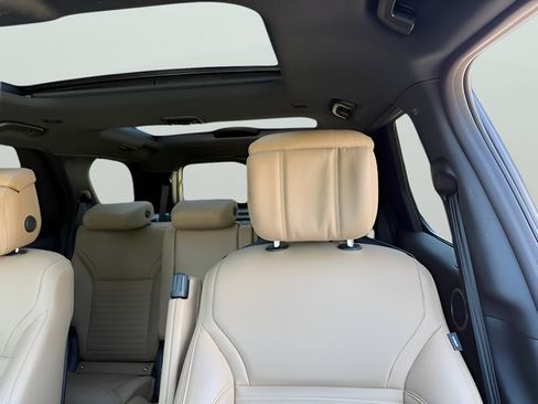 Certified 2025 Land Rover Discovery Dynamic SE AWD/4WD image 16