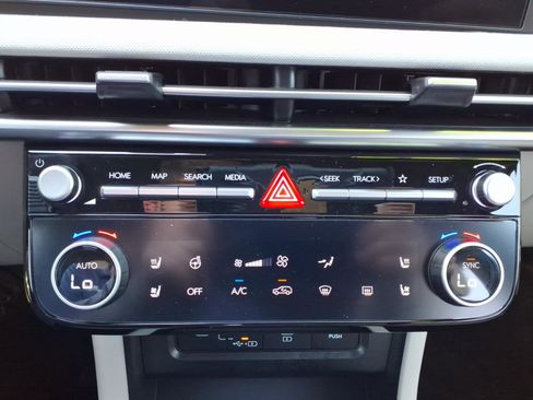 Certified 2025 Hyundai Tucson Limited AWD/4WD image 22