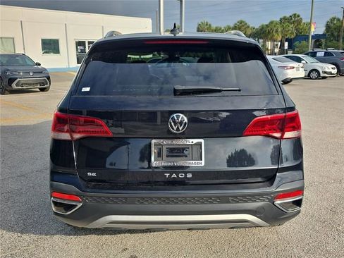 Used 2023 Volkswagen Taos SE FWD image 3