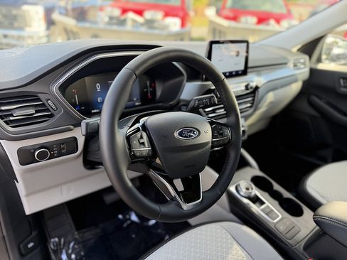 Used 2025 Ford Escape Active w/ Cold Weather Package AWD/4WD image 12