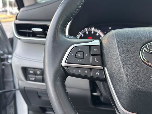 Certified 2023 Toyota Highlander XLE image 18