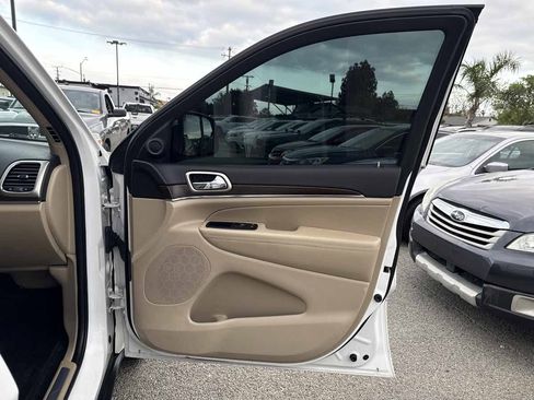 Used 2015 Jeep Grand Cherokee Limited image 19