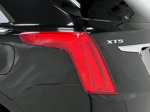 Used 2019 Cadillac XT5 FWD image 34