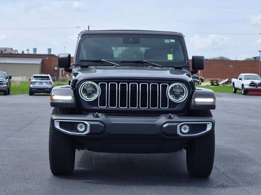 Used 2024 Jeep Wrangler Unlimited Sahara w/ Technology Group AWD/4WD image 2