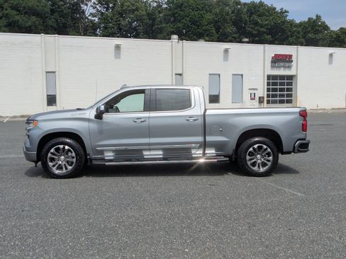 Used 2023 Chevrolet Silverado 1500 High Country w/ Z71 Off-Road Package AWD/4WD image 5