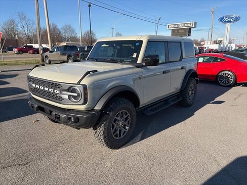 New 2025 Ford Bronco Badlands image 2