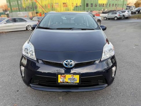 Used 2015 Toyota Prius Two image 2