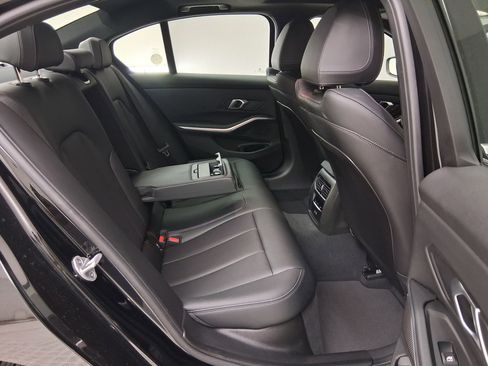 Used 2025 BMW 330i Sedan w/ Convenience Package image 32