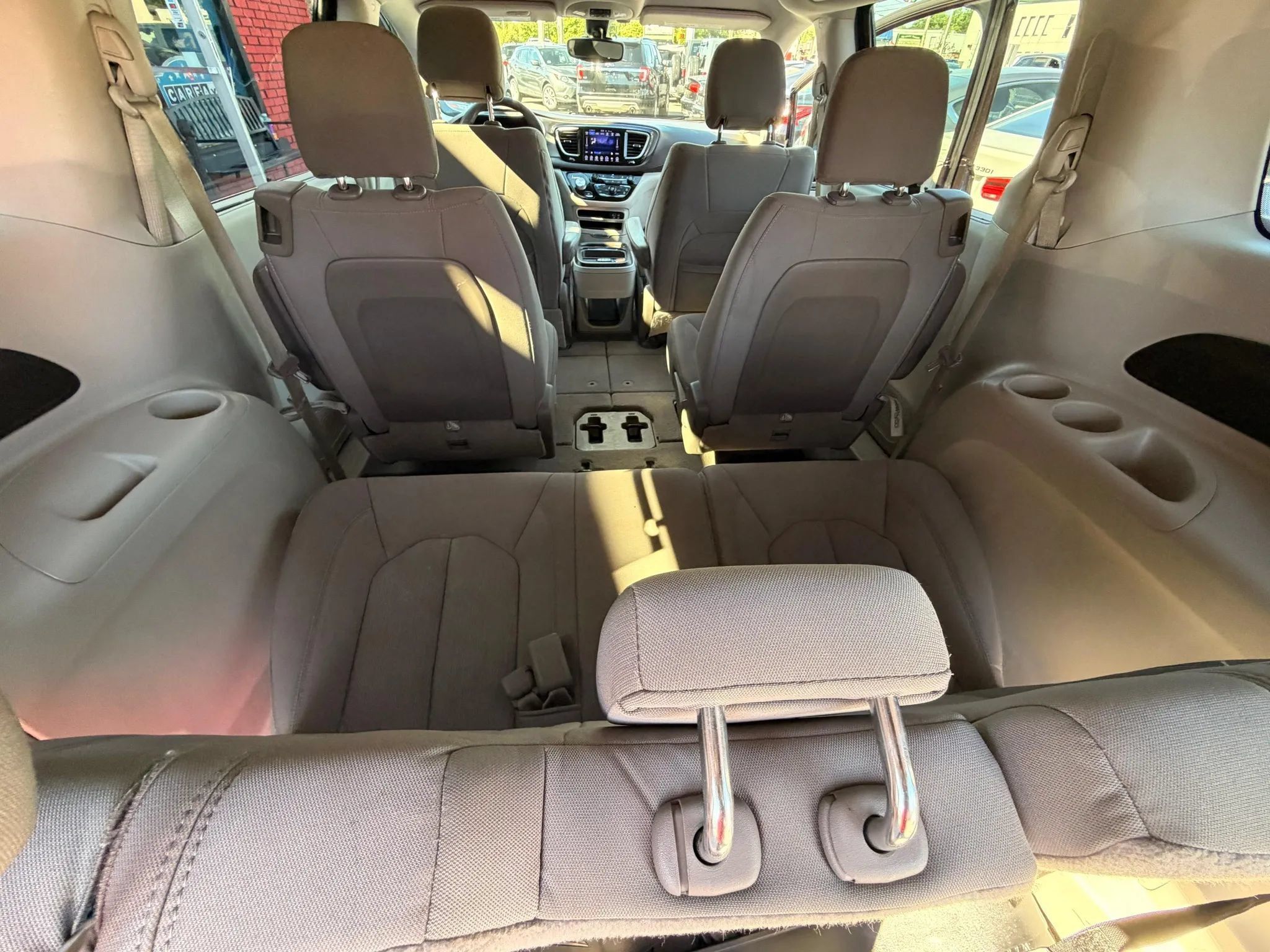 Used 2017 Chrysler Pacifica Touring Plus w/ Tire & Wheel Group FWD image 16