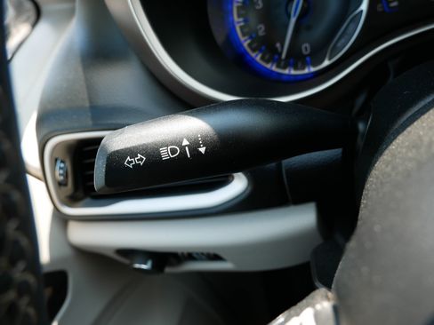 Used 2023 Chrysler Voyager LX FWD image 29