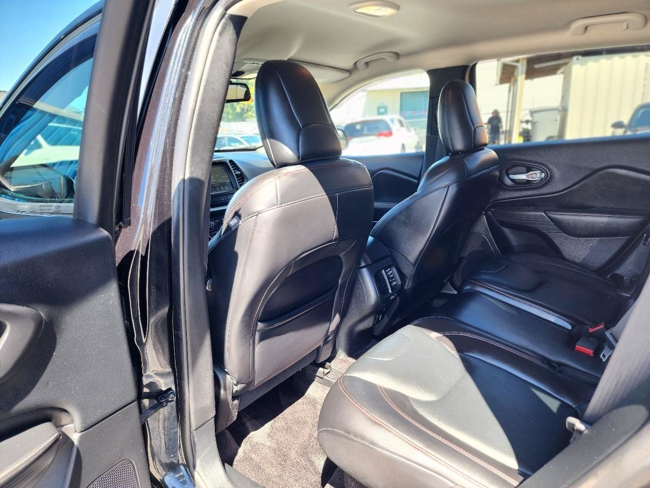 Used 2016 Jeep Cherokee Trailhawk w/ Leather Interior Group AWD/4WD image 22
