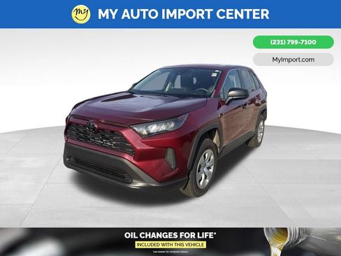 Used 2022 Toyota RAV4 LE FWD image 3