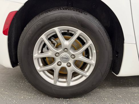 Used 2025 Chrysler Pacifica Select FWD image 20