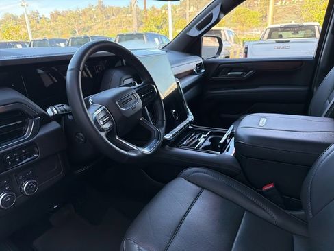 Used 2025 GMC Yukon Denali AWD/4WD image 4