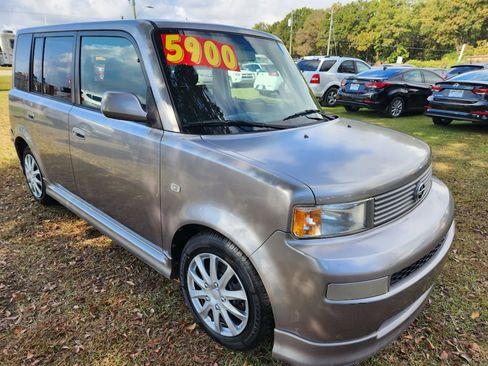 Used 2006 Scion xB image 2