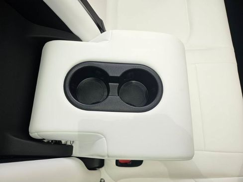 Used 2024 Tesla Model Y Long Range RWD image 63