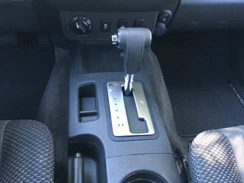 Used 2012 Nissan Frontier SV w/ Sport Appearance Pkg AWD/4WD image 16