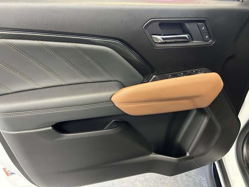 Used 2025 GMC Canyon AT4 AWD/4WD image 17