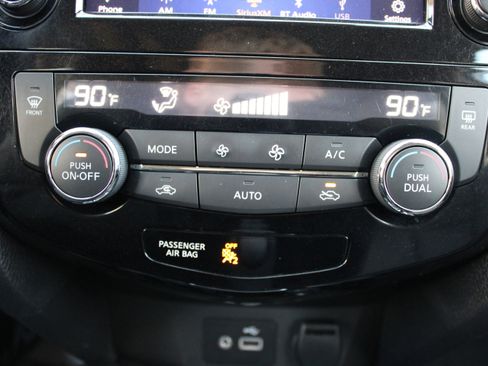 Used 2019 Nissan Rogue SL w/ Premium Package image 21