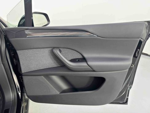 Used 2022 Tesla Model X image 46