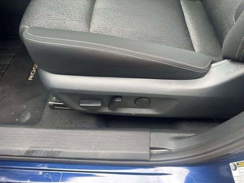 Used 2025 Nissan Rogue SV FWD image 18